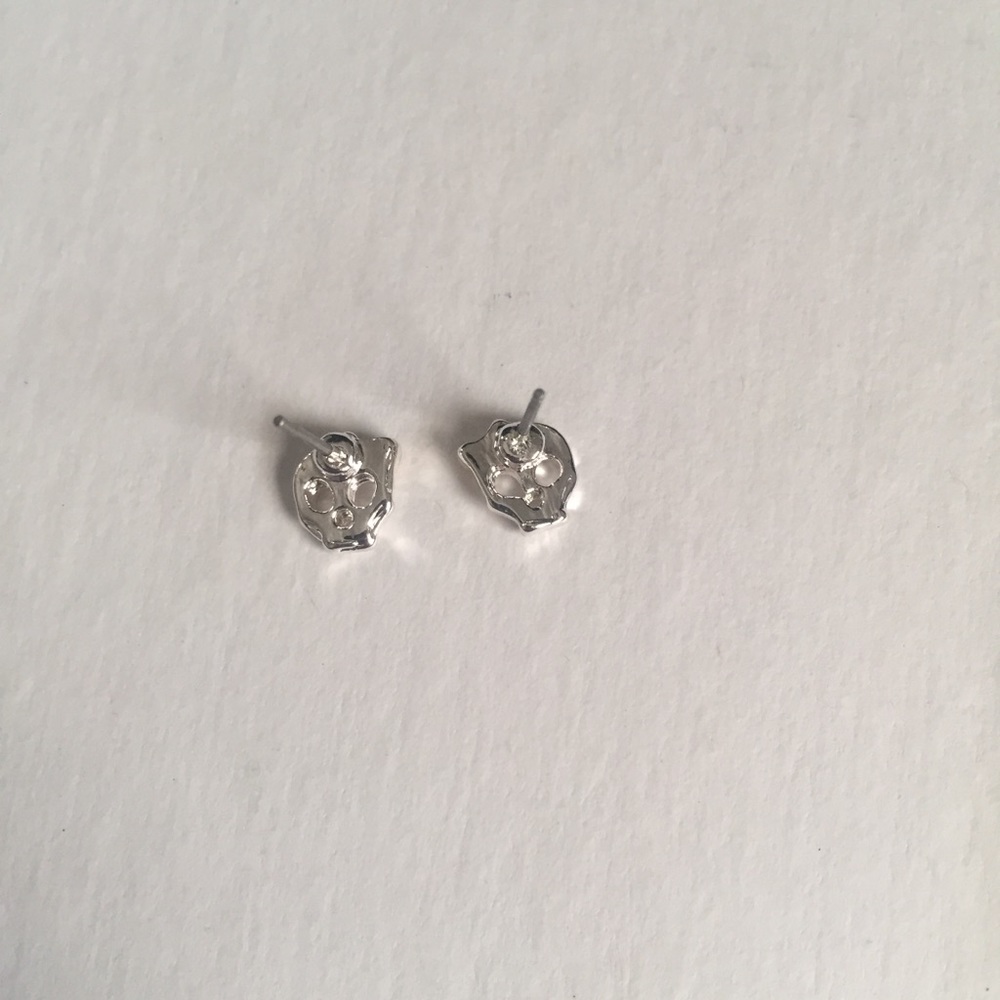 Tiny Skull and Bows Earrings - Picture 5 of 8